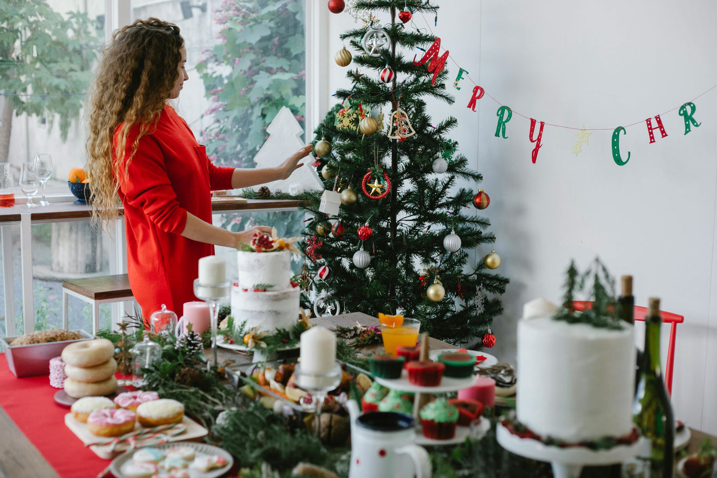 How to Throw a Unique Christmas Party?